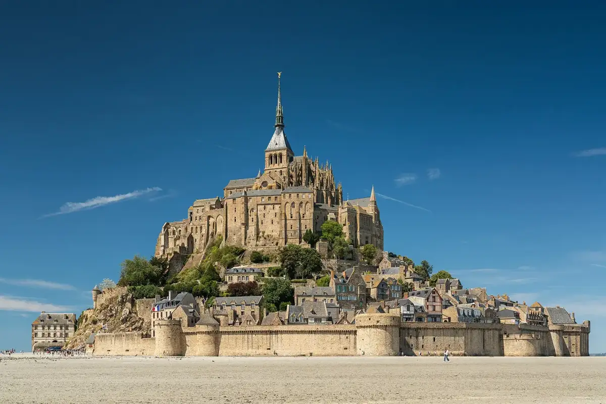 Conciergerie Airbnb à Le Mont-Saint-Michel : tarifs, rentabilité et conseils 2026
