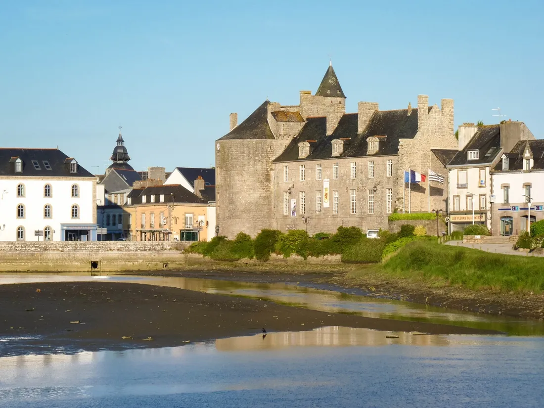 Conciergerie Airbnb à Pont-l'Abbé : tarifs, rentabilité et conseils 2026