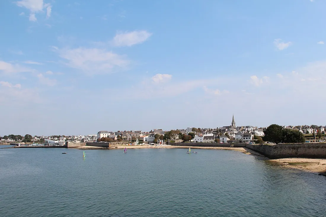 Conciergerie Airbnb à Port-Louis : tarifs, rentabilité et conseils 2026